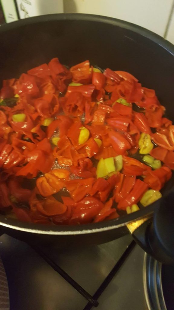 15007749_10209821332322657_555546075_o_grasshoper_hot_sauce_ivan_petranovic_uzgoj_papricice_chilli