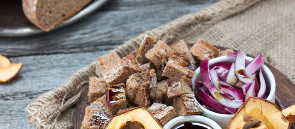 darkova-web-kuharica-kruh-i-cips-od-jabuke-s-bucinim-uljem-1-of-5-1140x500