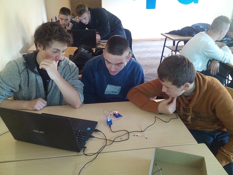 img_20161029_160738_arduino_radionica_gimnazija_croatian_makers_krizevci_2016