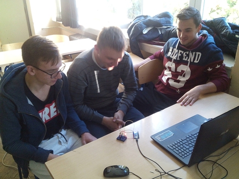 img_20161029_160802_arduino_radionica_gimnazija_croatian_makers_krizevci_2016