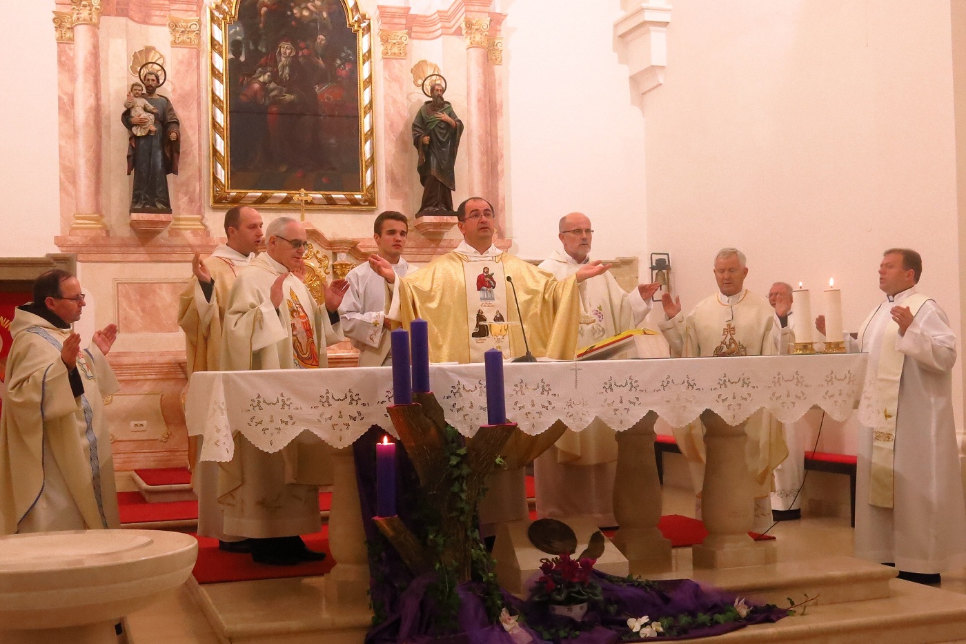 001-misa-za-oltarom-knjizevni-kranjcic