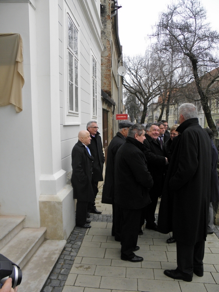 Akademik Ante Stamać (prvi slijeva) na otvorenju Zavoda HAZU u Križevcima 1. ožujka 2013. (foto R.Matić)