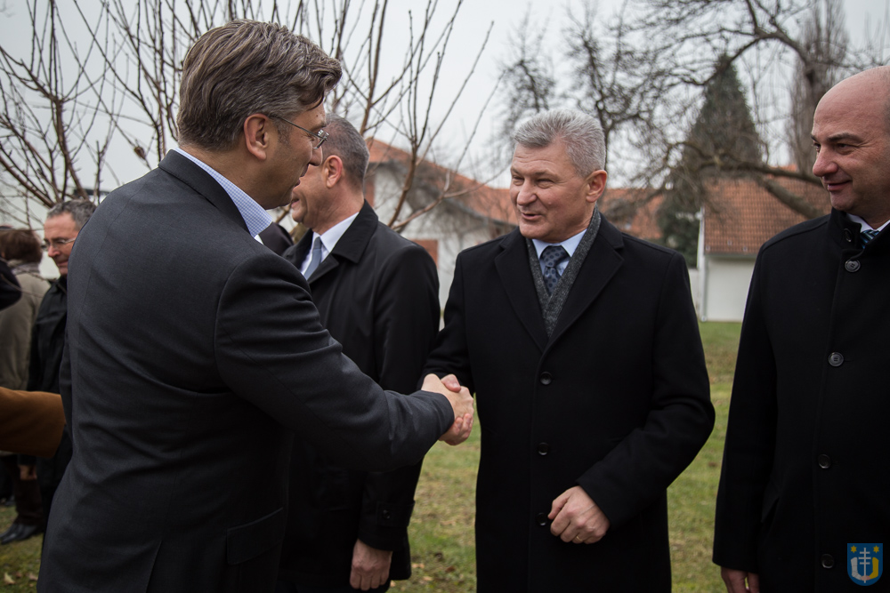 img_4970_andrej_plenkovic_posjet_krizevci_donacija_2016