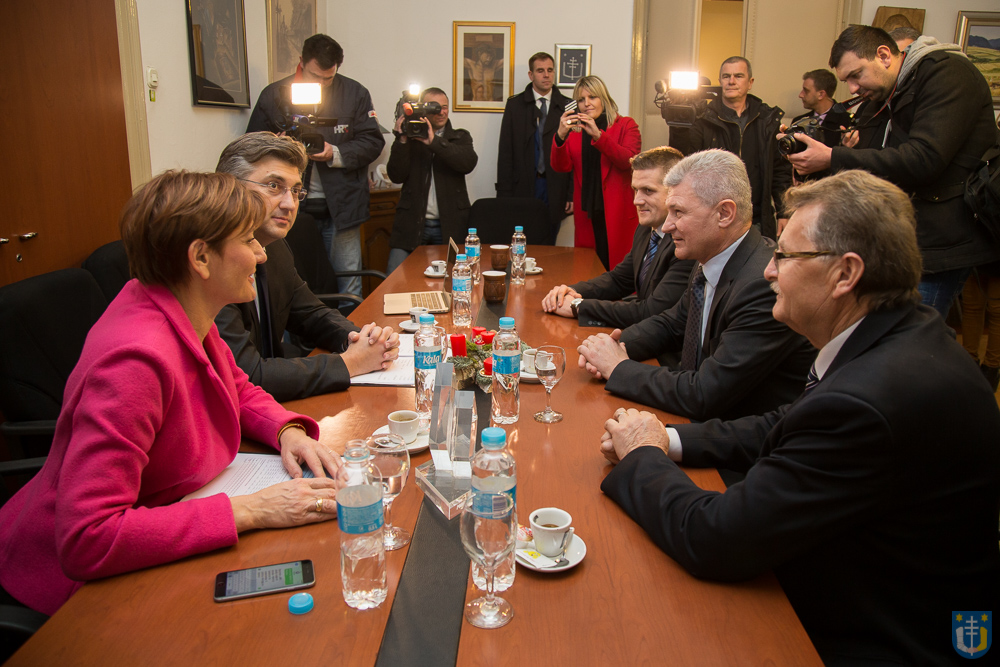 img_5120_andrej_plenkovic_posjet_krizevci_donacija_2016