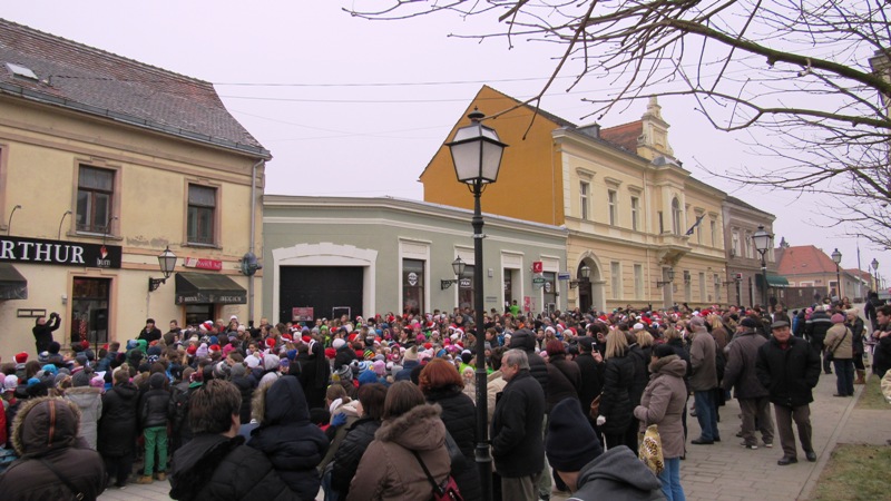 img_6260_os_ljudevita_modeca_cestitka_bozic_pjesma_trg