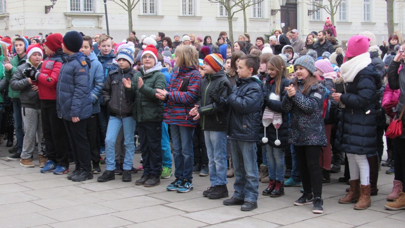 img_6265_os_ljudevita_modeca_cestitka_bozic_pjesma_trg