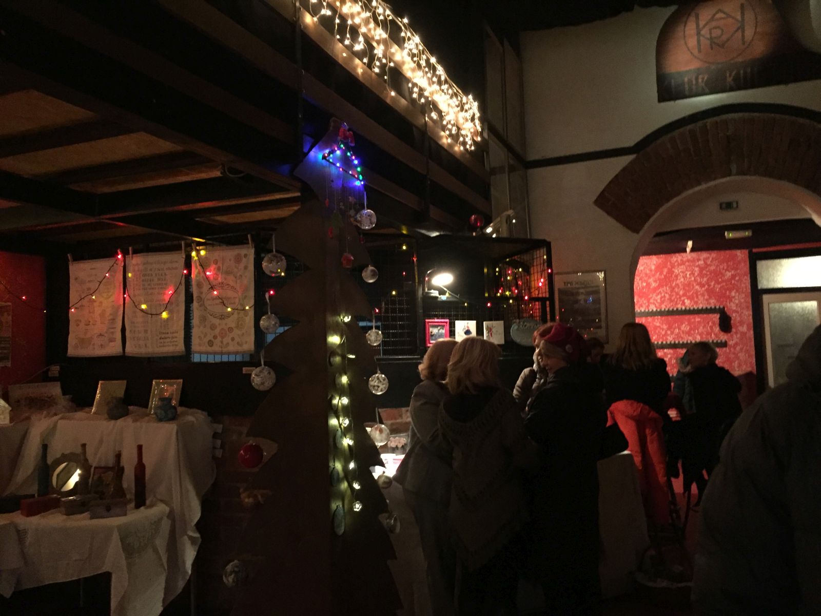 img_9021_bajkovit_bozic_izlozba_klub_kulture_2016