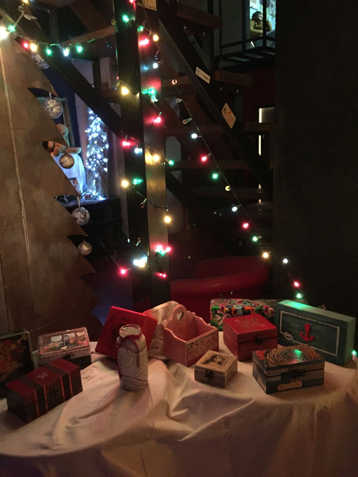 img_9029_bajkovit_bozic_izlozba_klub_kulture_2016