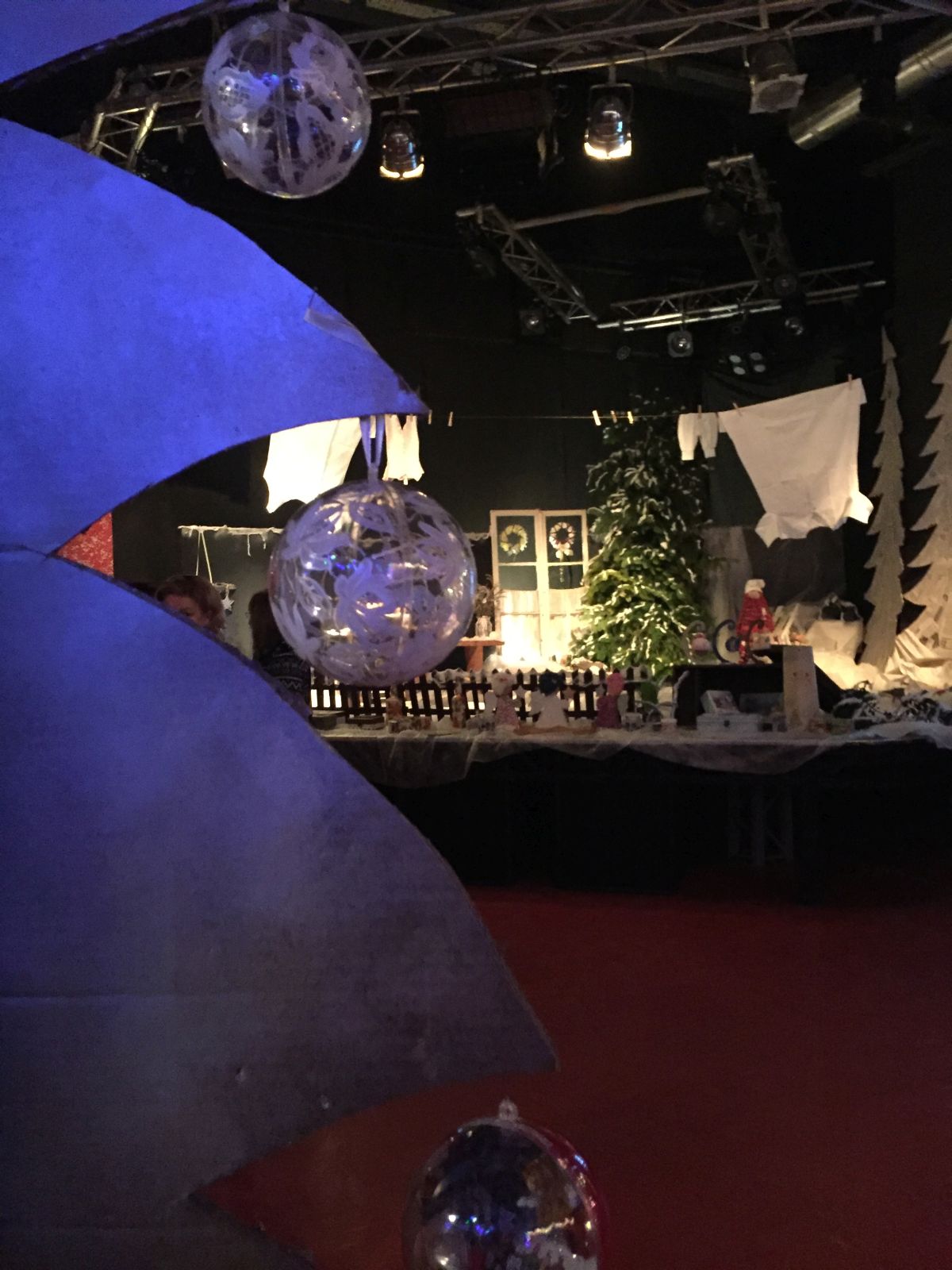 img_9032_bajkovit_bozic_izlozba_klub_kulture_2016