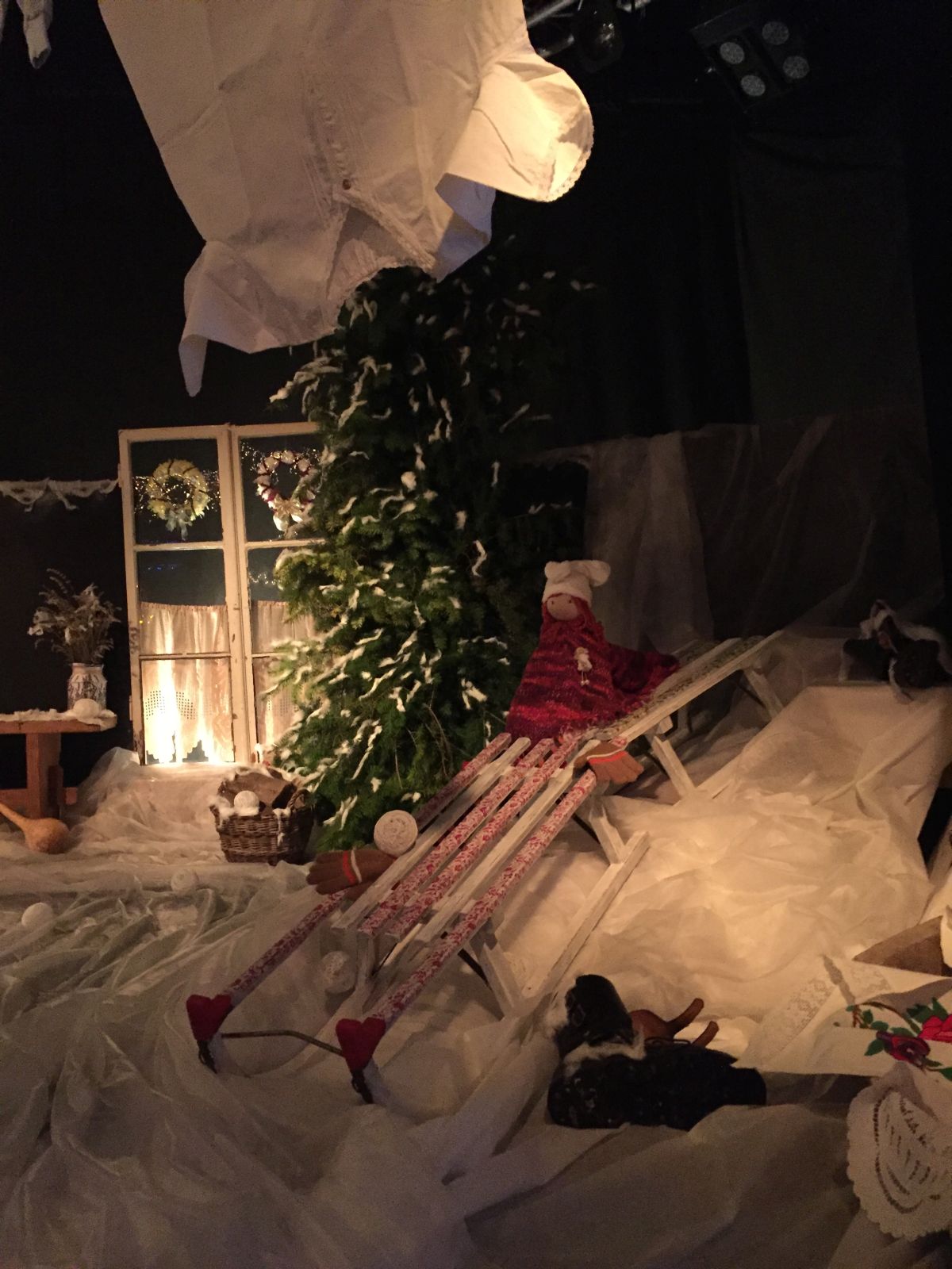 img_9033_bajkovit_bozic_izlozba_klub_kulture_2016