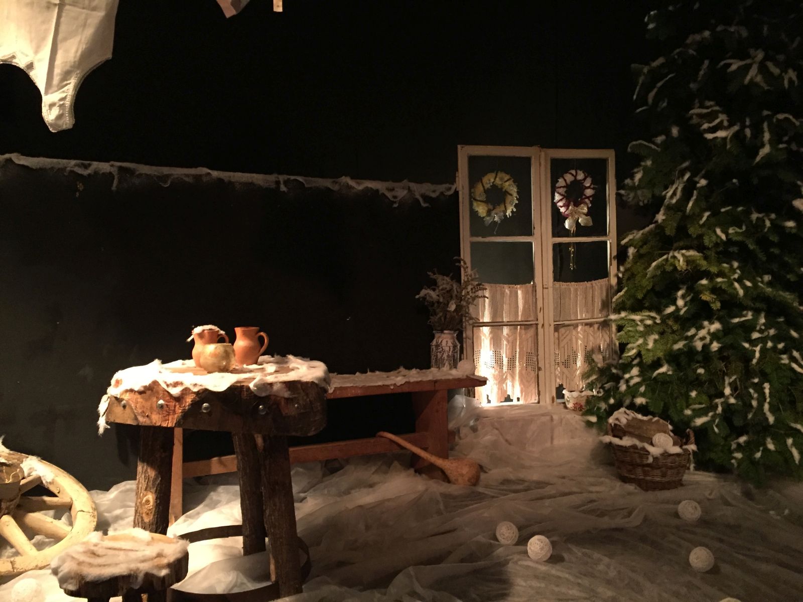 img_9036_bajkovit_bozic_izlozba_klub_kulture_2016