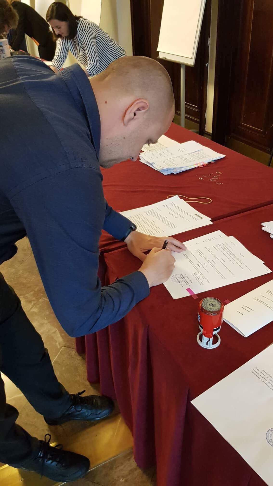 Potpisivanje ugovora Kino