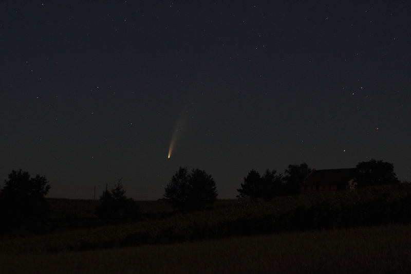 Komet NEOWISE nad Širokim Brezjem u ranu zoru 10, srpnja (foto Martin Vujić, Perzeidi)