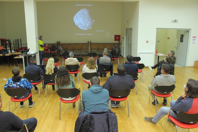 Predavanje prof. Tihomira Marjanca o sudarima Zemlje sa svemirskim tijeliima 6. studenoga u Križevcima (foto Martin Vujić)