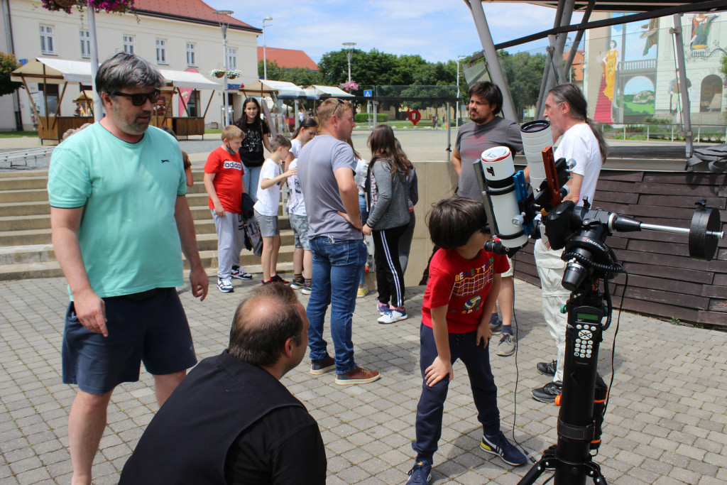 Promatranje pomrčine Sunca u Križevcima prije pet dana, 10. lipnja 2021. (foto Silvia Novosel) 