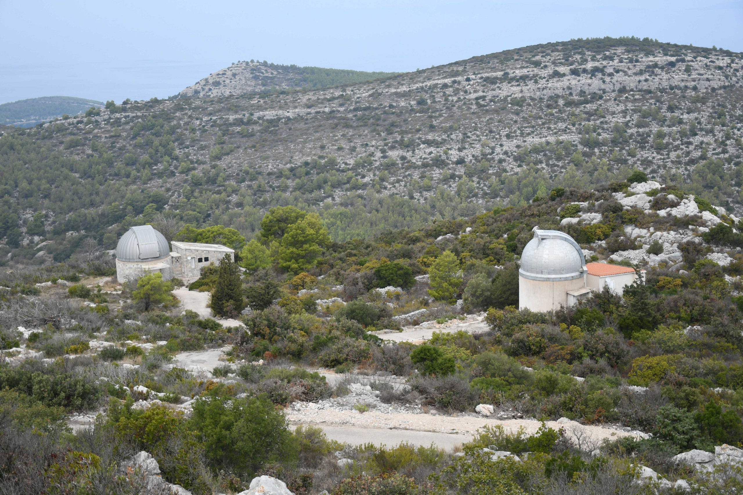 Perzeidi su 13. i 14. listopada posjetili Opservatorij Hvar. Za sada imaju jednu kupolu više od Križevaca. (foto R.Matić)