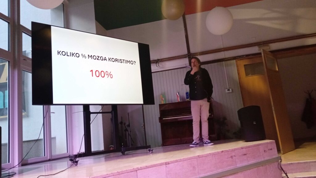 Doc. dr. sc. Nikola Habek na festivalu 10 dana astronomije u Daruvaru 17. svibnja 2025. (foto R. Matić)