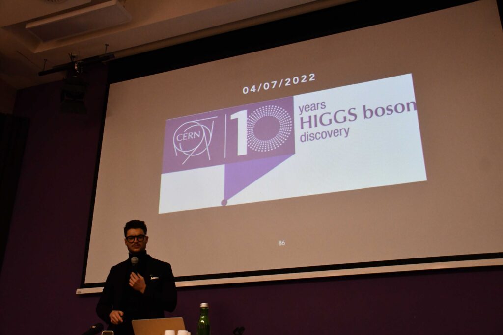 Izv. prof. Toni Šćulac u Gradskoj knjižnici u Križevcima 26. studenoga 2025. (foto R. Matić)