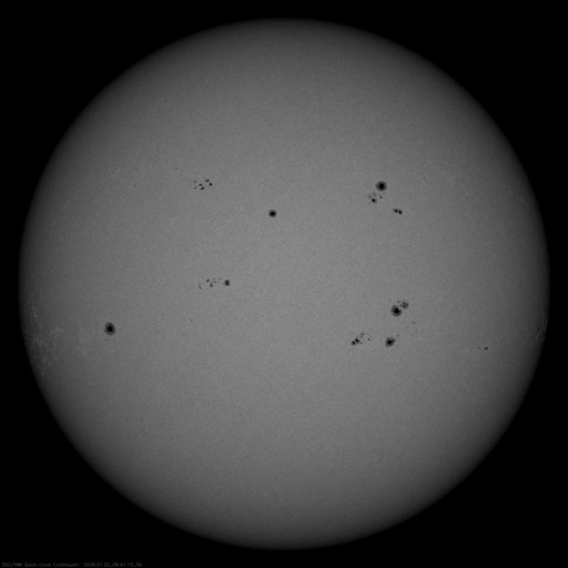 Kad bi bilo vedro, ovako bismo danas vidjeli Sunce kroz teleskop (preuzeto s https://sdo.gsfc.nasa.gov/)