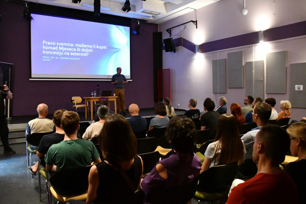 Prof. Goran Vojković na Danima meteorita Križevci 26. lipnja 2025
. (foto iz arhive AD Perzeidi)