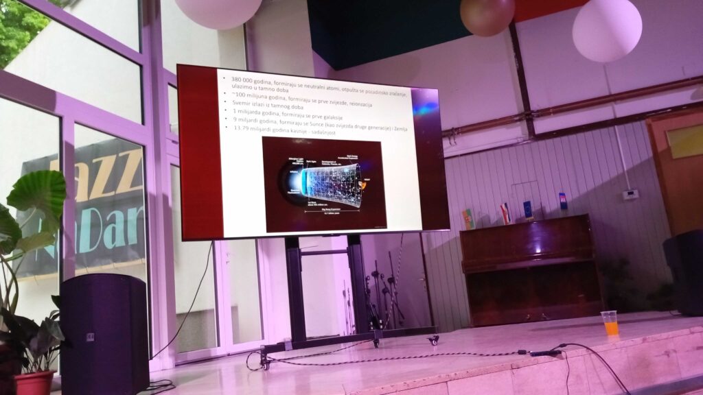 Prof. Davor Horvatić na festivalu 10 dana astronomije u Daruvaru 15. svibnja 2025. (foto R. Matić)