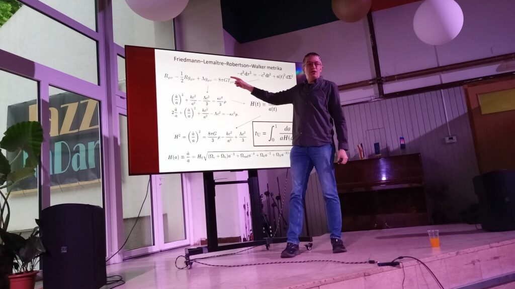 S predavanja prof. Davora Horvatića na festivalu 10 dana astronomije u Daruvaru 15. svibnja 2025. (foto R. Matić)