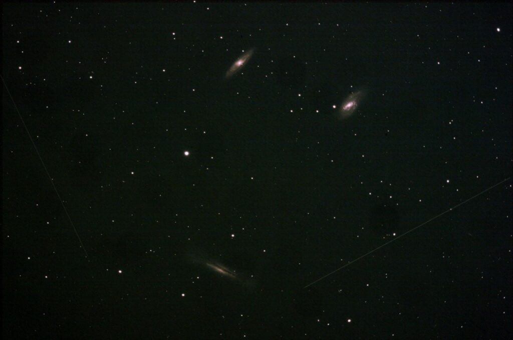 Leo triplet, mala grupa galaktika u zviježđu Lava (foto Eva Papić Bogadi, kroz teleskop križevačke zvjezdarnice)