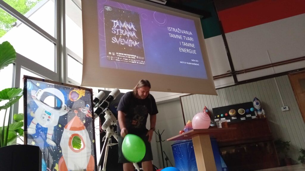 Dr.sc. Saša Ceci na 10 dana astronomije u Daruvaru 19. travnja 2026. (foto R.Matić)
